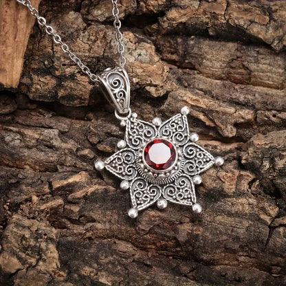 Jessindra Carmalyth Halskjede | Hvitt Gull