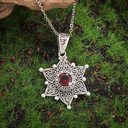 Jessindra Carmalyth Halskjede | Hvitt Gull