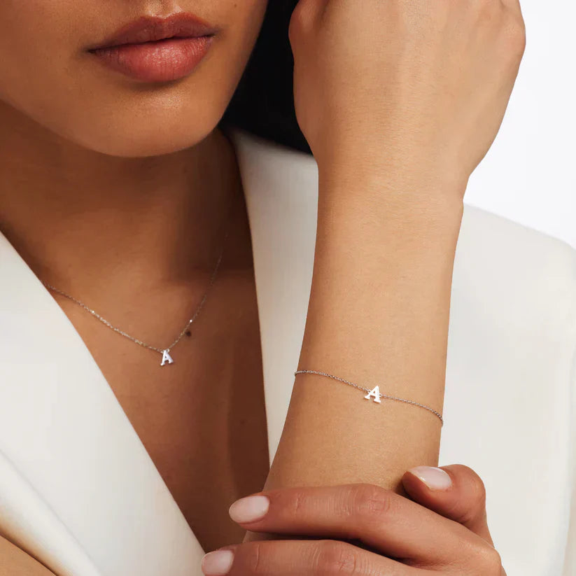 Vita Signa Initialarmbånd | Hvitt Gull