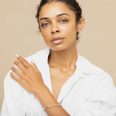 Kjærlighetsbrev initial halskjede | Hvitt Gull