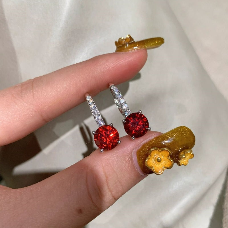 Celira Orvane Øredobber | Hvit Gull