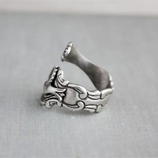 “Hviskende Blomst Ring”